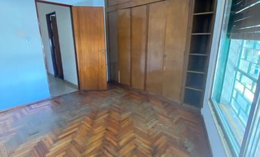 VENTA PH 1er PISO ESC. + LOCAL EN P.B. Y TERRAZA