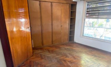 VENTA PH 1er PISO ESC. + LOCAL EN P.B. Y TERRAZA