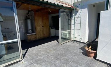 VENTA PH 1er PISO ESC. + LOCAL EN P.B. Y TERRAZA