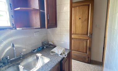 VENTA PH 1er PISO ESC. + LOCAL EN P.B. Y TERRAZA