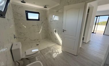 HERMOSA CASA EN VENTA SAN SEBASTIÁN- ÁREA 8