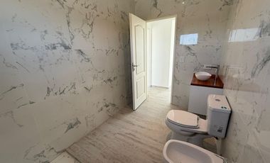 HERMOSA CASA EN VENTA SAN SEBASTIÁN- ÁREA 8