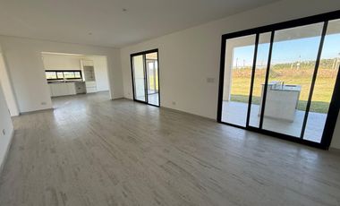 HERMOSA CASA EN VENTA SAN SEBASTIÁN- ÁREA 8
