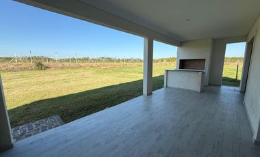 HERMOSA CASA EN VENTA SAN SEBASTIÁN- ÁREA 8