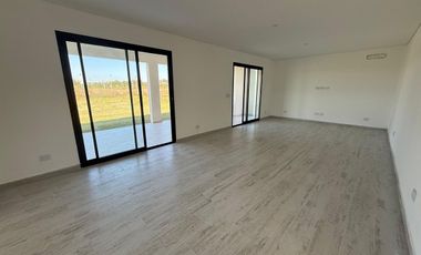 HERMOSA CASA EN VENTA SAN SEBASTIÁN- ÁREA 8