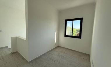 HERMOSA CASA EN VENTA SAN SEBASTIÁN- ÁREA 8