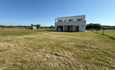 HERMOSA CASA EN VENTA SAN SEBASTIÁN- ÁREA 8