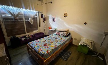 Casa lote propio en venta + monoambiente Lanús