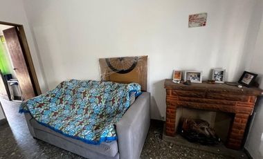 Casa lote propio en venta + monoambiente Lanús