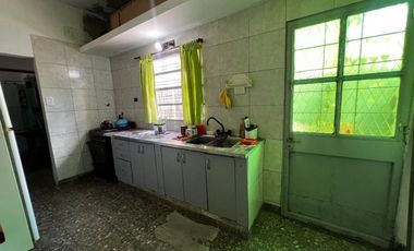Casa lote propio en venta + monoambiente Lanús