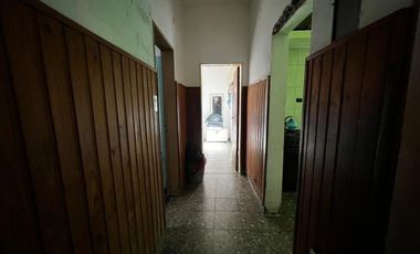 Casa lote propio en venta + monoambiente Lanús