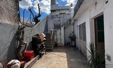 Casa lote propio en venta + monoambiente Lanús