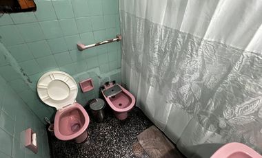 Casa lote propio en venta + monoambiente Lanús