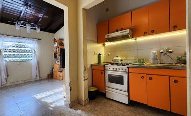 Casa estilo chalet 3 amb venta c/parque y cochera