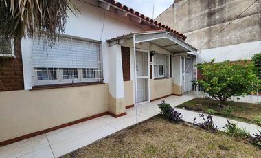 Casa estilo chalet 3 amb venta c/parque y cochera