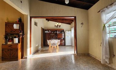 Casa estilo chalet 3 amb venta c/parque y cochera