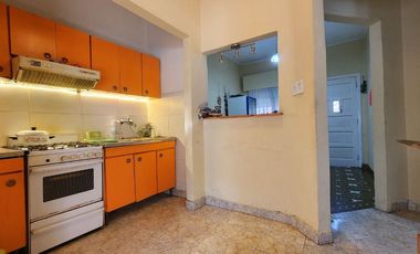 Casa estilo chalet 3 amb venta c/parque y cochera