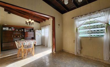 Casa estilo chalet 3 amb venta c/parque y cochera