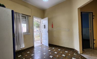 Casa estilo chalet 3 amb venta c/parque y cochera