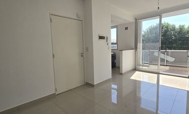 Semipiso 2 amb balcón, cochera doble, a estrenar!
