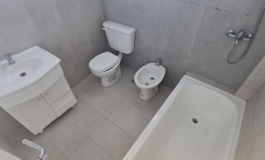 Semipiso 2 amb balcón, cochera doble, a estrenar!