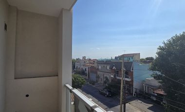 Semipiso 2 amb balcón, cochera doble, a estrenar!
