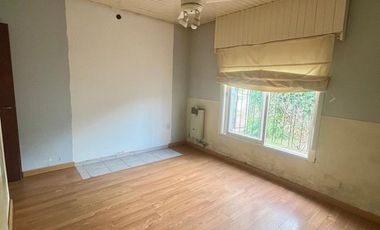 VENTA, CASA 4  AMBIENTES EXCELENTE CONECTIVIDAD