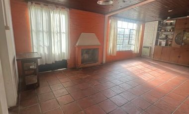 VENTA, CASA 4  AMBIENTES EXCELENTE CONECTIVIDAD
