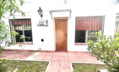 VENTA, CASA 4  AMBIENTES EXCELENTE CONECTIVIDAD