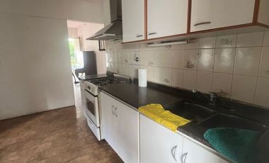 VENTA, CASA 4  AMBIENTES EXCELENTE CONECTIVIDAD