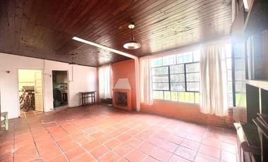 VENTA, CASA 4  AMBIENTES EXCELENTE CONECTIVIDAD