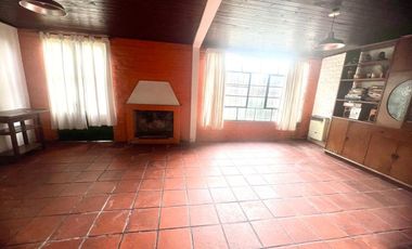 VENTA, CASA 4  AMBIENTES EXCELENTE CONECTIVIDAD