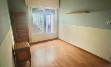 VENTA, CASA 4  AMBIENTES EXCELENTE CONECTIVIDAD