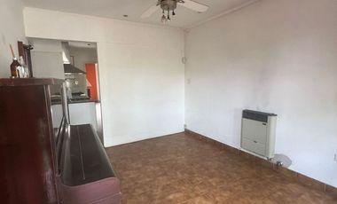 VENTA, CASA 4  AMBIENTES EXCELENTE CONECTIVIDAD
