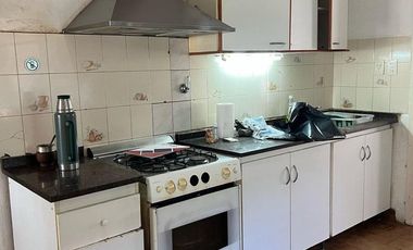 VENTA, CASA 4  AMBIENTES EXCELENTE CONECTIVIDAD