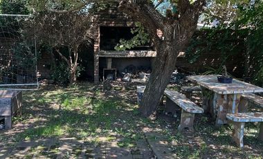 VENTA, CASA 4  AMBIENTES EXCELENTE CONECTIVIDAD