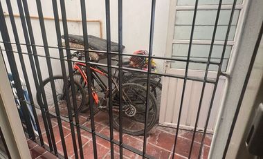 VENTA, CASA 4  AMBIENTES EXCELENTE CONECTIVIDAD