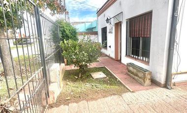VENTA, CASA 4  AMBIENTES EXCELENTE CONECTIVIDAD