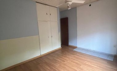 VENTA, CASA 4  AMBIENTES EXCELENTE CONECTIVIDAD