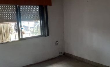 CASA 2 AMBIENTES ALQUILER CASTELAR