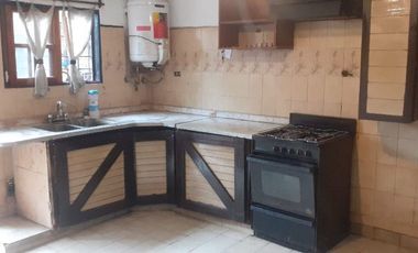 CASA 2 AMBIENTES ALQUILER CASTELAR