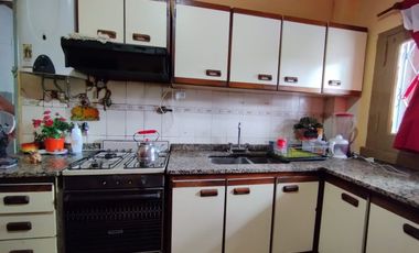 VENTA CASA 4 AMBIENTES TAPIALES PILETA DEPTO 2 AMB