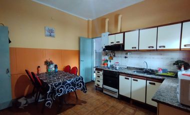 VENTA CASA 4 AMBIENTES TAPIALES PILETA DEPTO 2 AMB