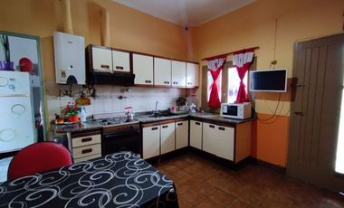 VENTA CASA 4 AMBIENTES TAPIALES PILETA DEPTO 2 AMB
