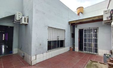 VENTA CASA 4 AMBIENTES TAPIALES PILETA DEPTO 2 AMB