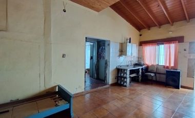VENTA CASA 4 AMBIENTES TAPIALES PILETA DEPTO 2 AMB