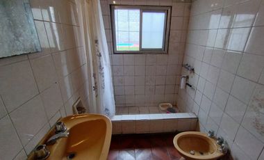 VENTA CASA 4 AMBIENTES TAPIALES PILETA DEPTO 2 AMB
