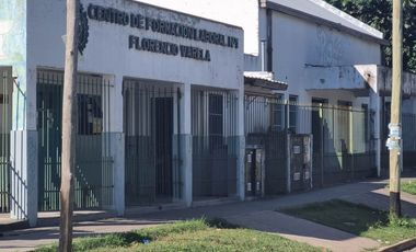 VENTA CASA A REFACCION CERCA ESTACION DE F. VARELA