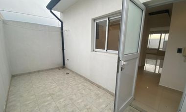 DEPARTAMENTO CON DOS PATIOS  EN LANÚS OESTE