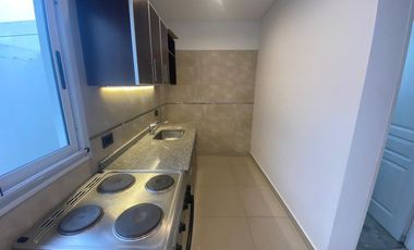 DEPARTAMENTO CON DOS PATIOS  EN LANÚS OESTE